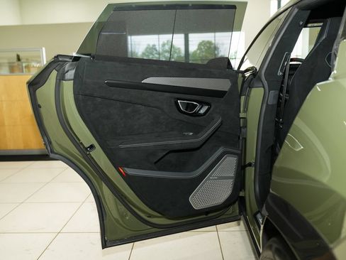 Used 2023 Lamborghini Urus Performante AWD/4WD image 60