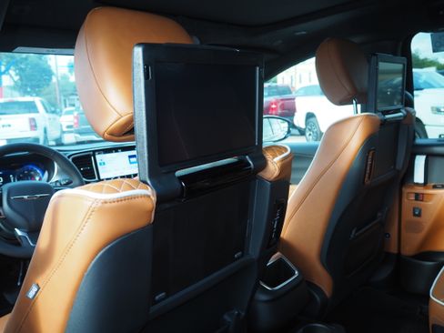 New 2026 Chrysler Pacifica Pinnacle image 26