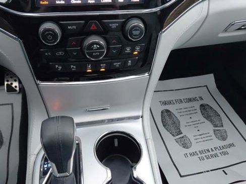 Used 2019 Jeep Grand Cherokee Summit image 21