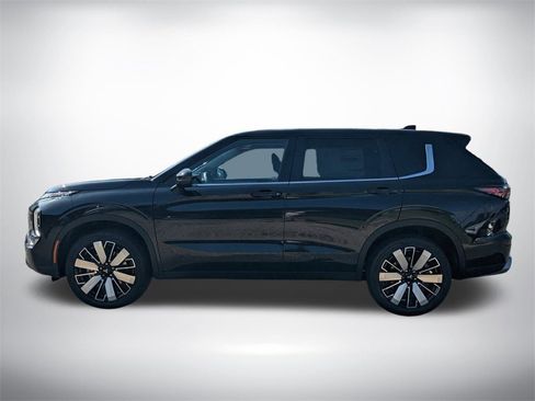 New 2025 Mitsubishi Outlander SE image 7