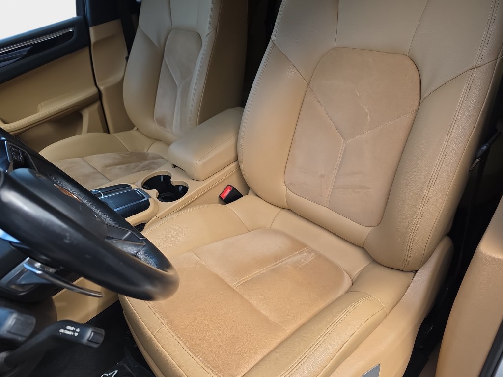 Used 2018 Porsche Macan AWD/4WD image 18
