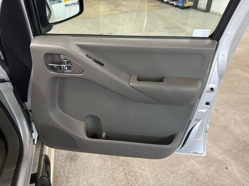 Used 2012 Nissan Frontier SV AWD/4WD image 50