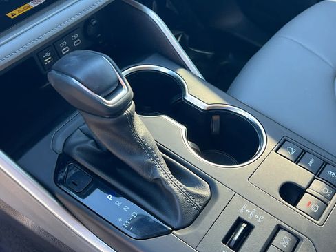 Used 2024 Toyota Highlander XLE image 13