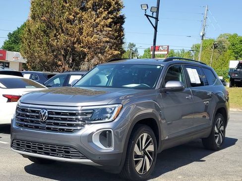 Used 2024 Volkswagen Atlas SE image 1