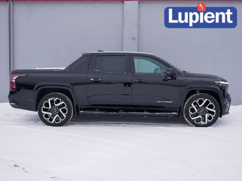Used 2024 Chevrolet Silverado EV RST image 2