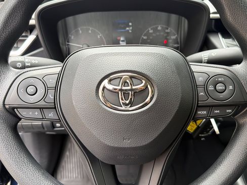 Used 2025 Toyota Corolla LE FWD image 20