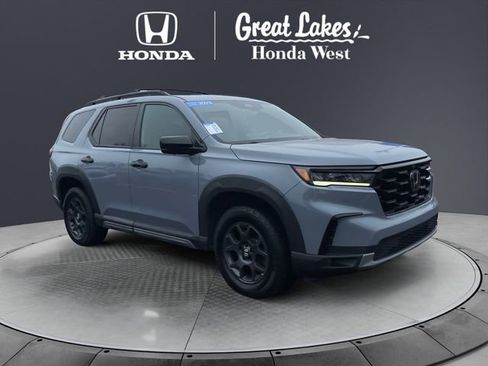 Used 2023 Honda Pilot TrailSport image 7