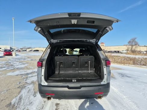 Used 2023 Chevrolet Traverse LT image 7