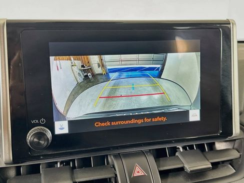 Used 2025 Toyota RAV4 XLE FWD image 30