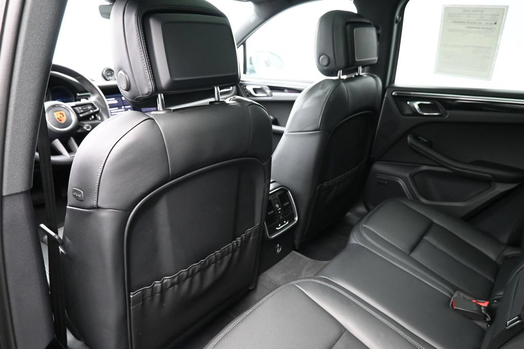 Certified 2026 Porsche Macan AWD/4WD image 8