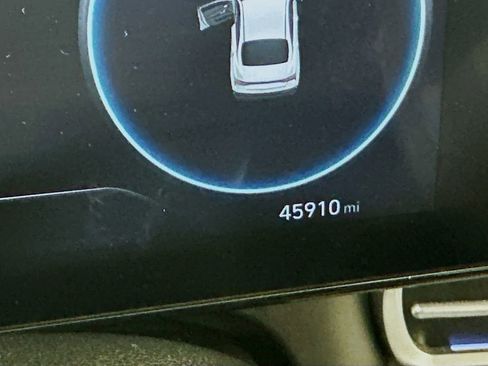 Used 2024 Hyundai Elantra Limited image 17