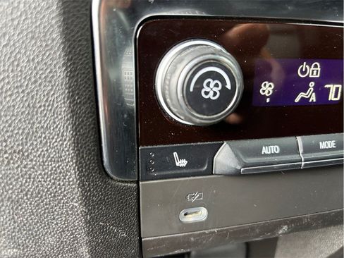 Used 2021 Chevrolet Suburban Premier RWD image 43