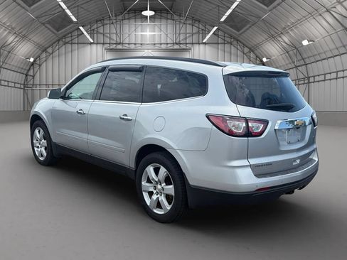 Used 2017 Chevrolet Traverse LT w/ Style and Technology Package FWD image 5