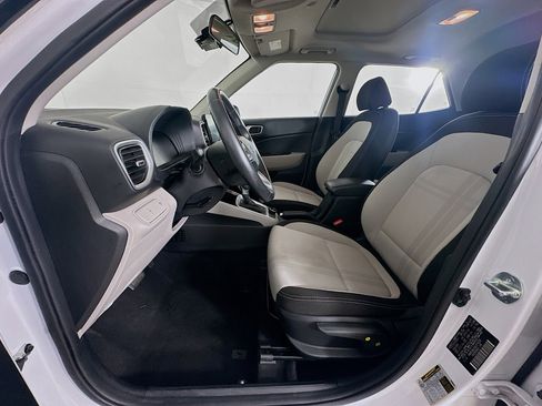 Used 2025 Hyundai Venue SEL FWD image 12