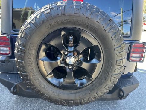 Used 2013 Jeep Wrangler Unlimited Sahara w/ Dual Top Group image 13