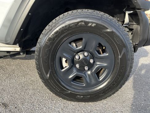 Used 2022 Jeep Wrangler Unlimited Sport image 9