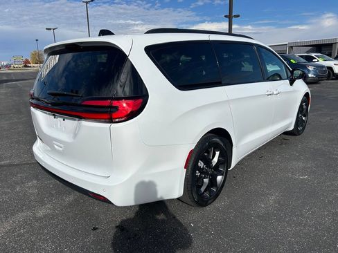 New 2026 Chrysler Pacifica Select w/ S Appearance Package FWD image 6
