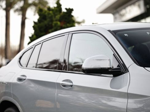 Used 2025 BMW X4 xDrive30i w/ Premium Package image 3