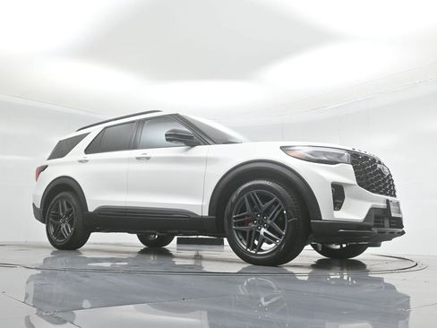 New 2025 Ford Explorer ST w/ Sun And Sound Package image 3