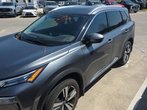 Used 2023 Nissan Rogue SL w/ SL Premium Package image 3