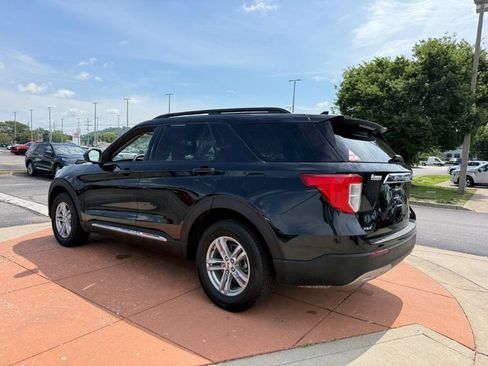 Used 2023 Ford Explorer XLT w/ Equipment Group 202A AWD/4WD image 4