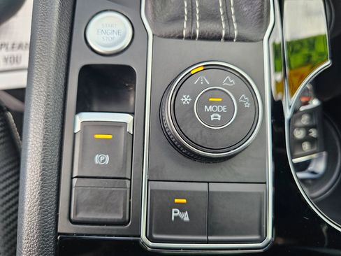 Used 2022 Volkswagen Atlas Cross Sport SE image 27