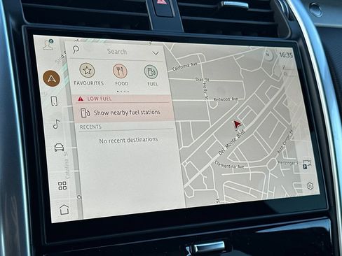 New 2025 Land Rover Discovery Dynamic SE AWD/4WD image 18