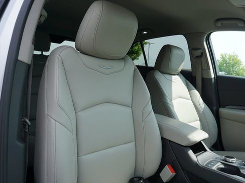 Used 2022 Cadillac XT4 Luxury w/ Cold Weather Package FWD image 55