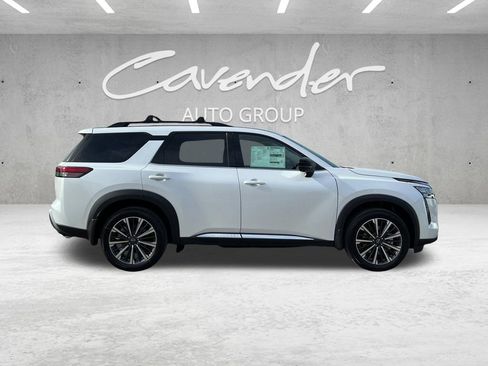 New 2026 Nissan Pathfinder Platinum image 17