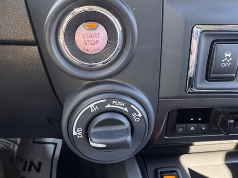 Used 2024 Nissan Titan SV w/ SV Convenience Package image 22