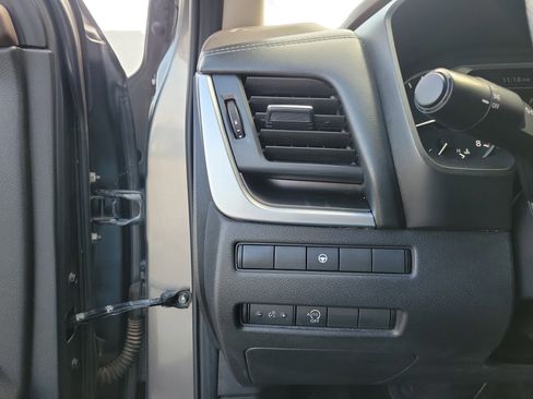 Used 2023 Nissan Rogue SV image 20