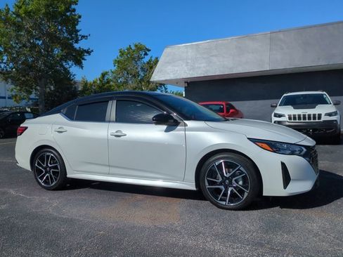 Used 2025 Nissan Sentra SR FWD image 2
