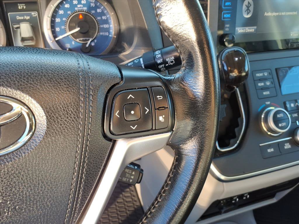 Used 2015 Toyota Sienna XLE w/ XLE Navigation Package FWD image 31