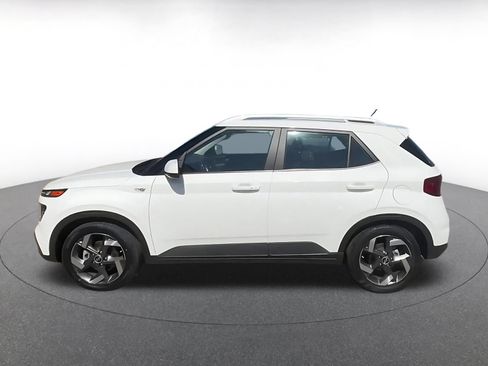 Used 2025 Hyundai Venue SEL FWD image 9