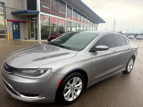 Used 2017 Chrysler 200 Limited Platinum image 5