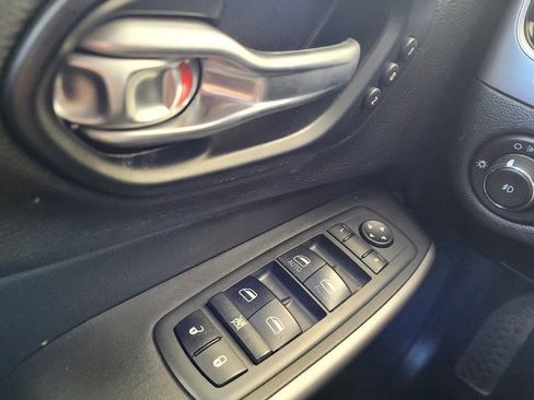 Used 2021 Jeep Cherokee Limited AWD/4WD image 27