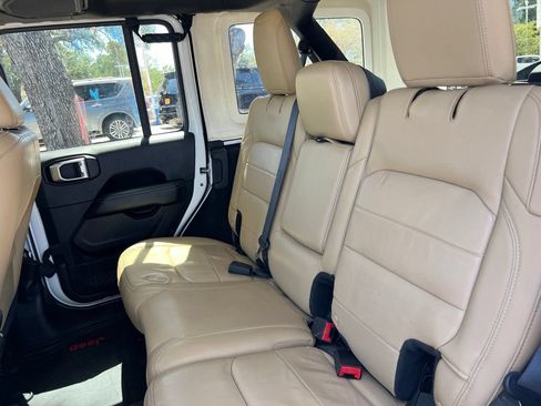 Used 2018 Jeep Wrangler Unlimited Sahara AWD/4WD image 22
