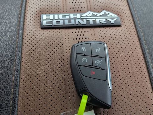 Used 2025 Chevrolet Silverado 2500 High Country w/ Technology Package AWD/4WD image 39