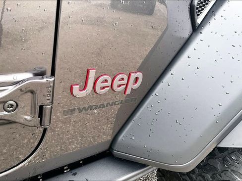 Used 2025 Jeep Wrangler Unlimited Rubicon w/ XTREMEE 35" Tire Package image 14