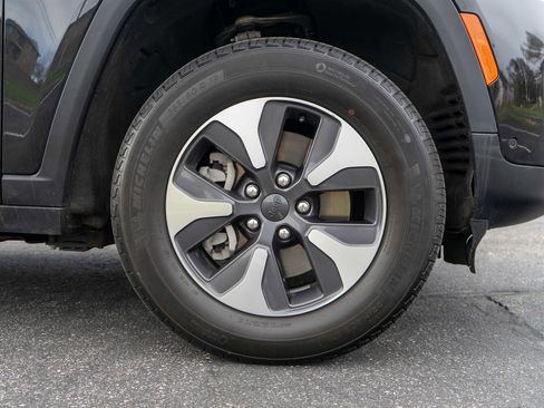 Used 2022 Jeep Grand Cherokee Limited 4xe w/ Luxury Tech Group II image 11