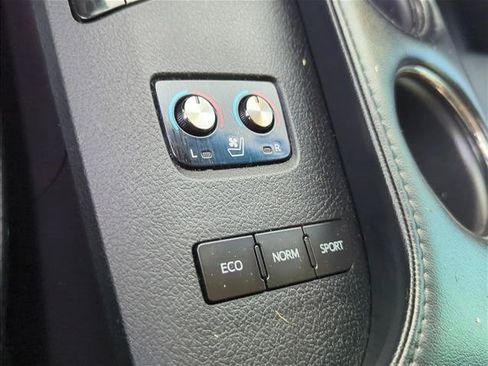 Used 2016 Toyota Avalon Limited FWD image 18