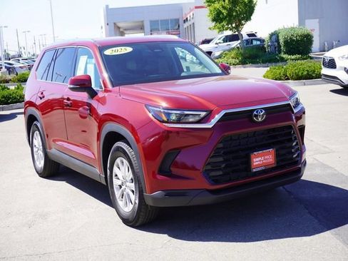 Used 2025 Toyota Grand Highlander FWD image 1