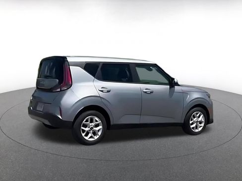 Used 2025 Kia Soul LX w/ LX Technology Package FWD image 11