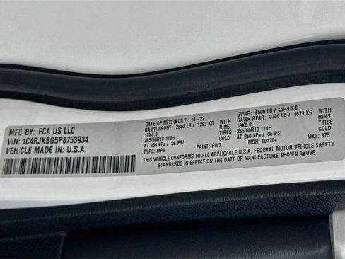 Used 2023 Jeep Grand Cherokee L Limited AWD/4WD image 32