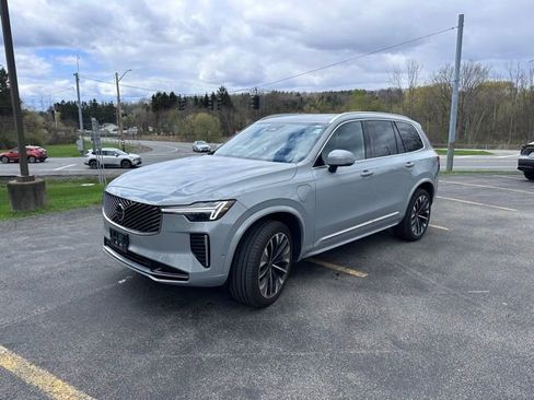 Used 2025 Volvo XC90 T8 Plus w/ Protection Package Premier image 7