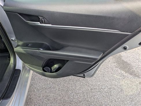 Used 2019 Toyota Camry LE image 28