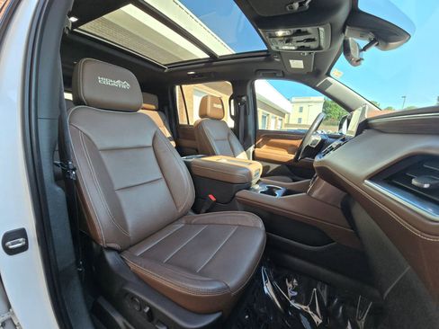 Used 2021 Chevrolet Suburban High Country image 13