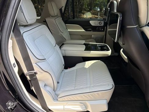 Used 2022 Lincoln Navigator Black Label AWD/4WD image 18