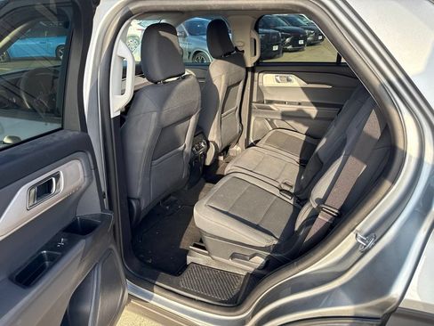 Used 2025 Ford Explorer Active RWD image 5