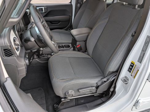 Used 2025 Jeep Wrangler Sahara AWD/4WD image 16